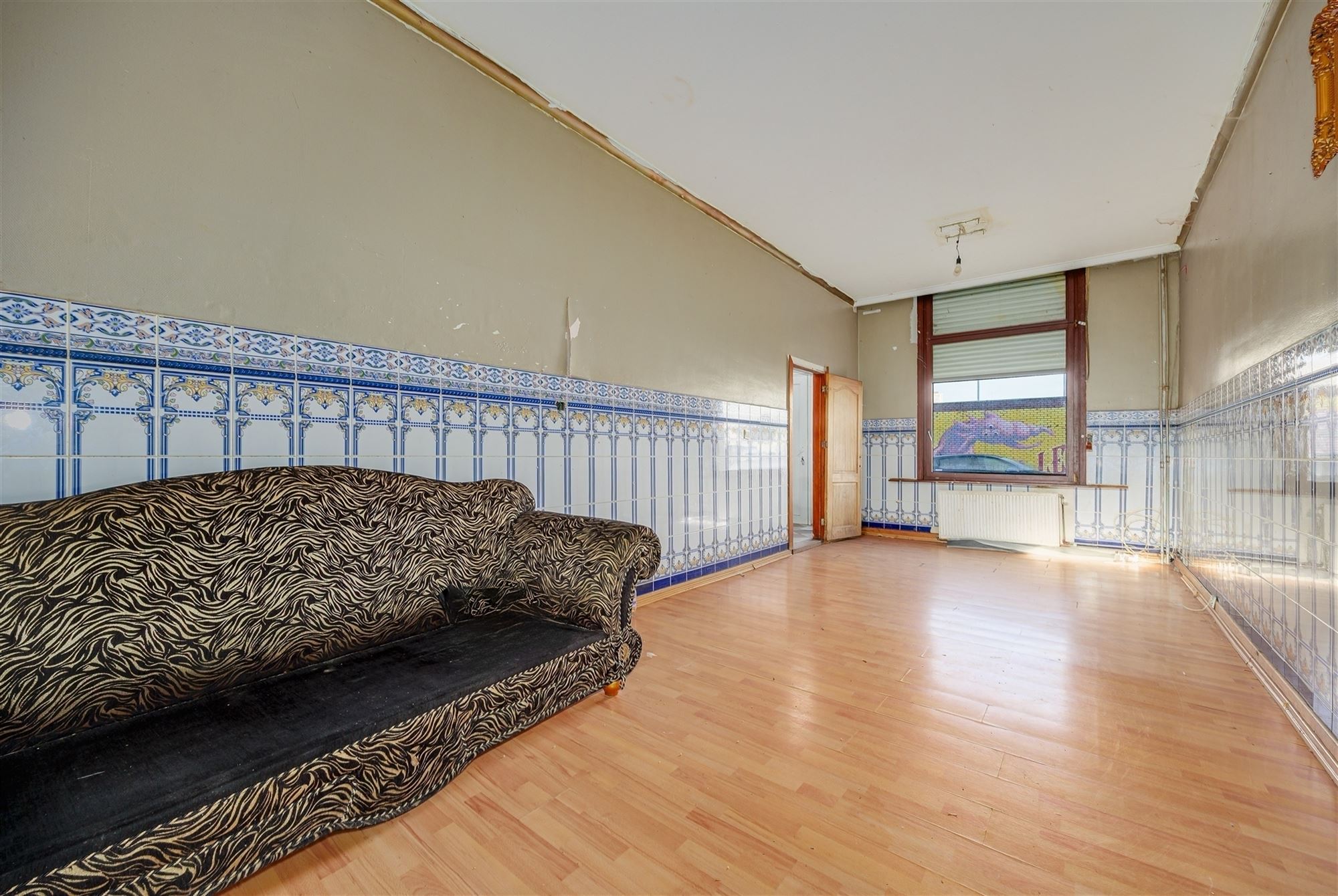 Te renoveren woning met 4 slaapkamers en koer - foto 1