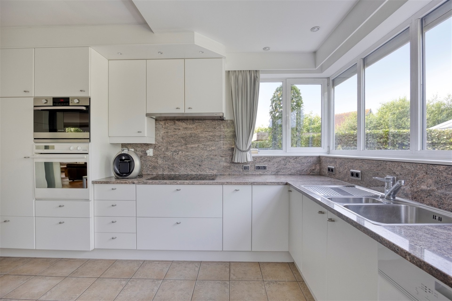 Renovated villa with 3 bedrooms and beautiful garden - photo 3