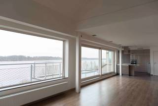 Ontdek dit uitzonderlijk dakappartement met een mooi terras in de Residentie Zoutziederij. Gelegen op de bovenste verdieping en bereikbaar met...