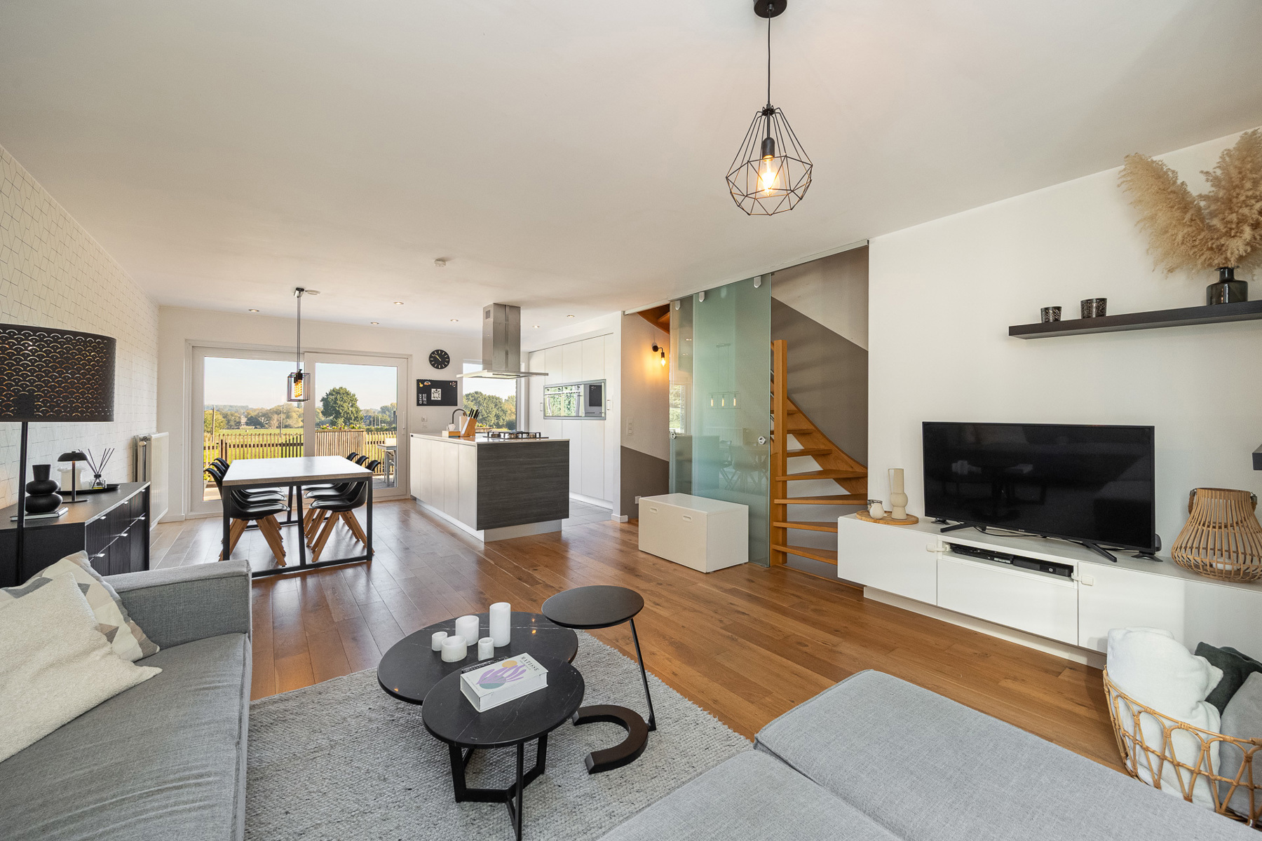 Ruime woning met garage en open uitzicht - foto 2