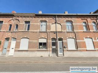 Ben je op zoek naar een rustig gelegen woning vlakbij Mechelen centrum met 3 slaapkamers? Dan is dit exact wat je zoekt! Deze woning geniet van...
