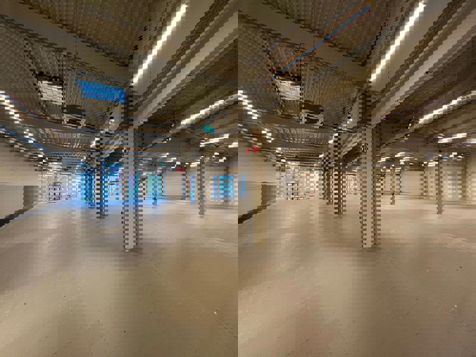 Commercial for rent in Waterloo - photo 3