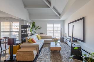 Dit ruim en luxueus afgewerkt duplex appartement van maar liefst 144 m² is gelegen op een bijzonder gunstige locatie in Burcht. Het...