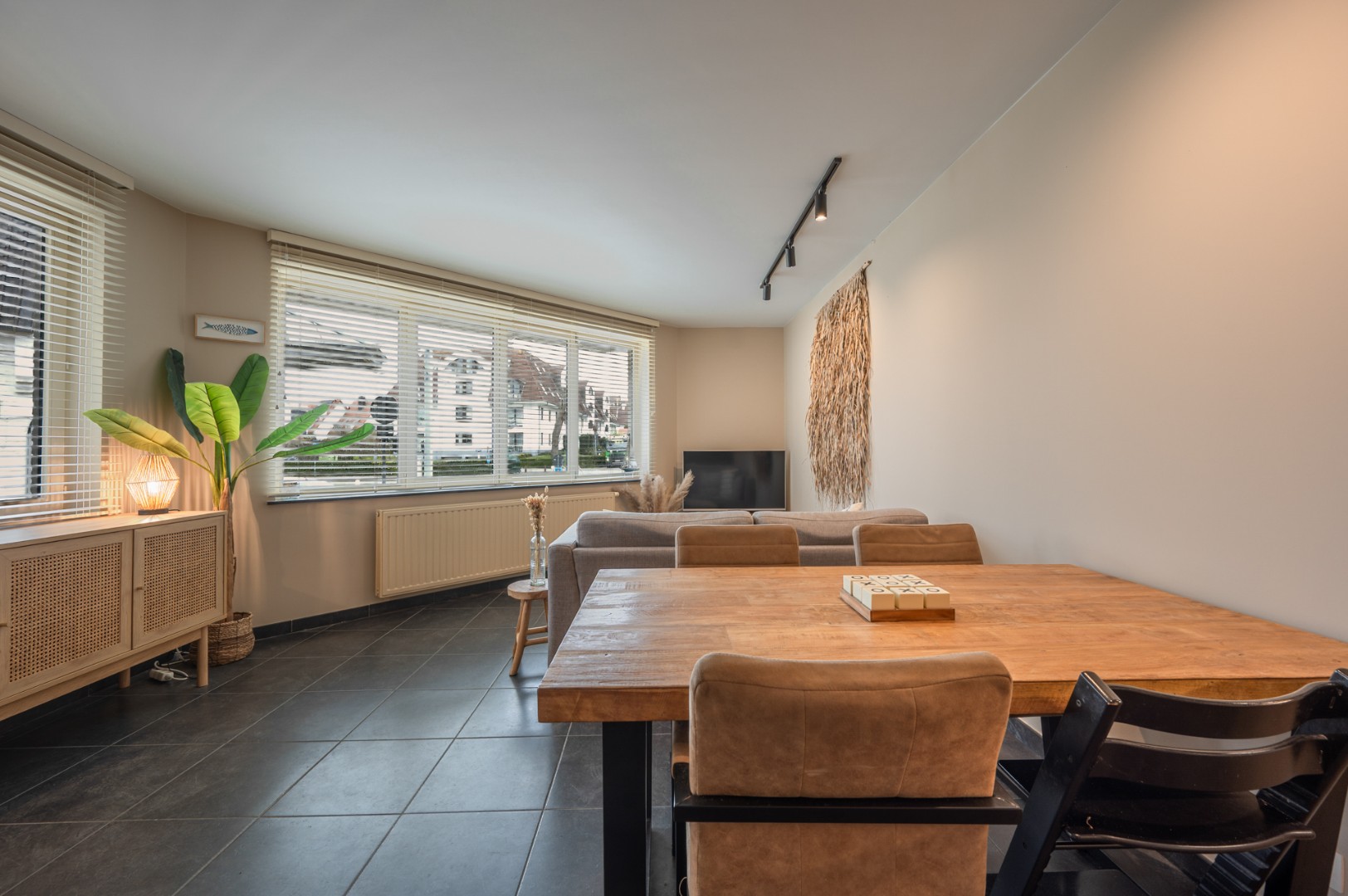 Prachtig gelijkvloersappartement met 2 slaapkamers op toplocatie in Duinbergen! - photo 5