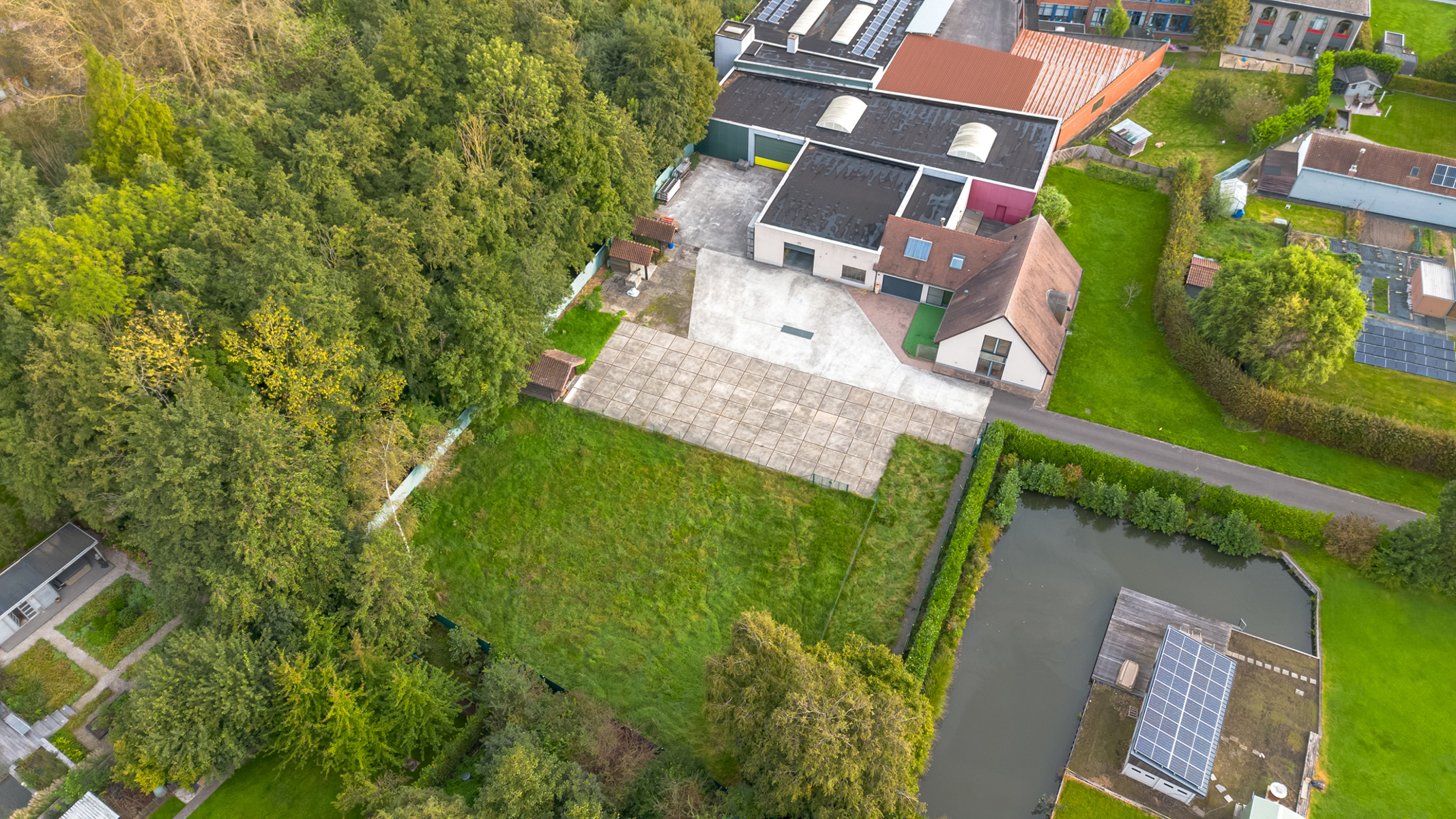 Project op 4320 m² met woning, loods + bouwgrond - foto 5