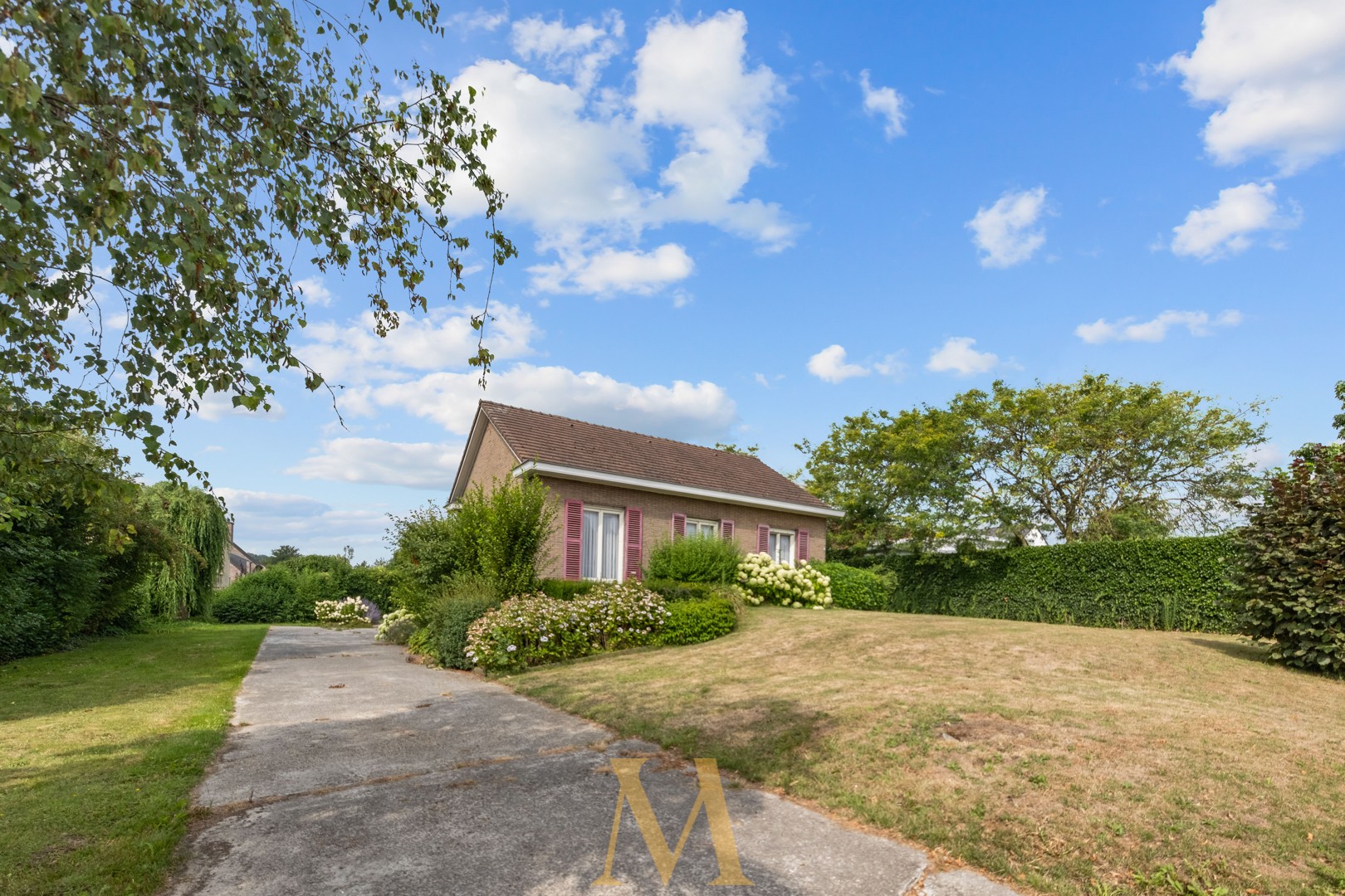 Ruime alleenstaande bungalow met zonnige tuin & volledige kelder op toplocatie in Tielt - foto 4