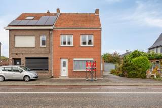 Deze charmante, te renoveren woning met 2 ruime slaapkamers is ideaal voor gezinnen die comfort en een centrale ligging wensen. Alle...