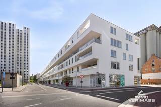 Welkom bij dit schitterende penthouse! In het architecturale project Balk Van Beel, op een toplocatie aan de hippe Vaartkom in Leuven, bevindt...
