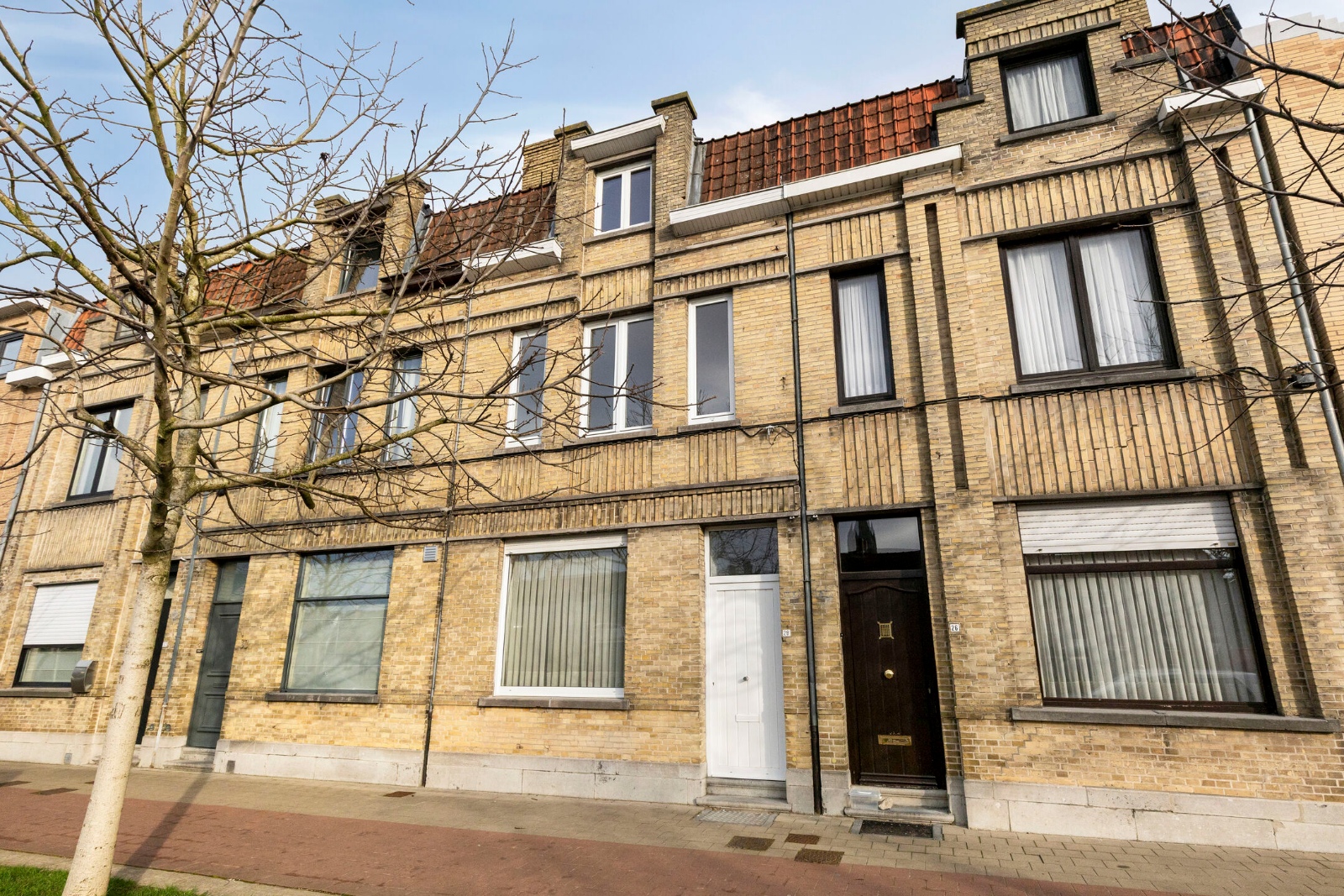 Charmante stadswoning met prachtig zicht op het water in hartje Ieper - foto 1