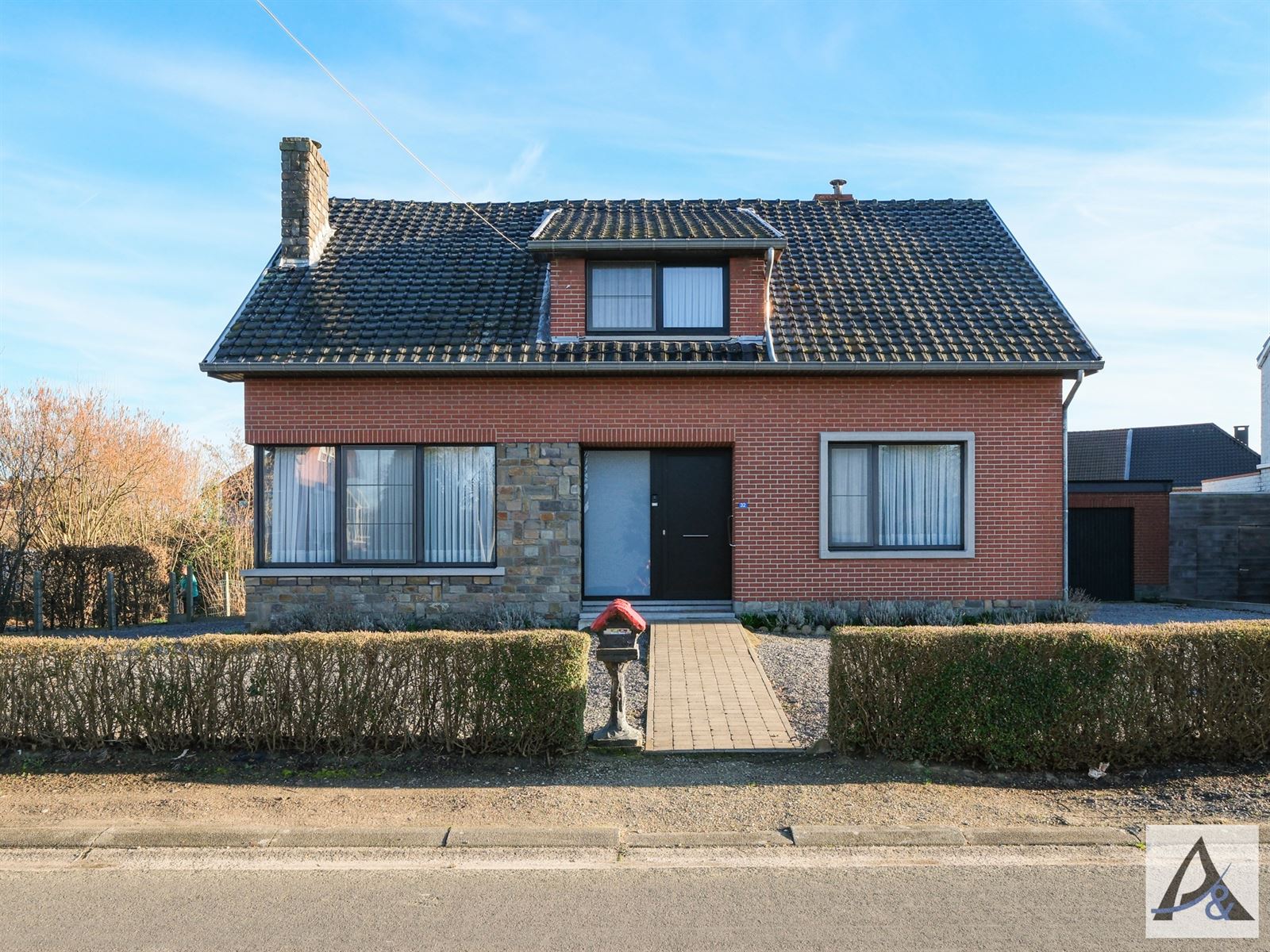 Te renoveren woning met potentieel in rustige buurt - foto 2