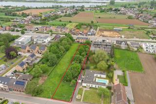 Dans l'ensemble :- taille de la parcelle : 22a 35ca- Orientation sud-est- Aucune obligation de construction pour le momentRèglements :- Profondeur...