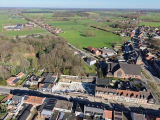 Les appartements sont situés à l'intersection d'Achterbroek (Kalmthout), à quelques minutes à pied et à vélo du centre-ville, des transports en commun, de plusieurs écoles, des parcs et des commerces. L'appartement se compose de :- 2 chambres- 1 salle de bain- Espace de vie avec cuisine ouverte- Jardin privé, entièrement clos- Place de parking dans un garage souterrain (obligatoire à l'achat)- Entrepôt souterrain privé (obligatoire à l'achat)Vous pouvez toujours choisir vous-même la finition.Possibilité d'acheter un espace de stationnement souterrain supplémentaire.Tous les matériaux utilisés et les systèmes utilisés sont de première qualité et ne nécessitent aucun entretien dans la mesure du possible.