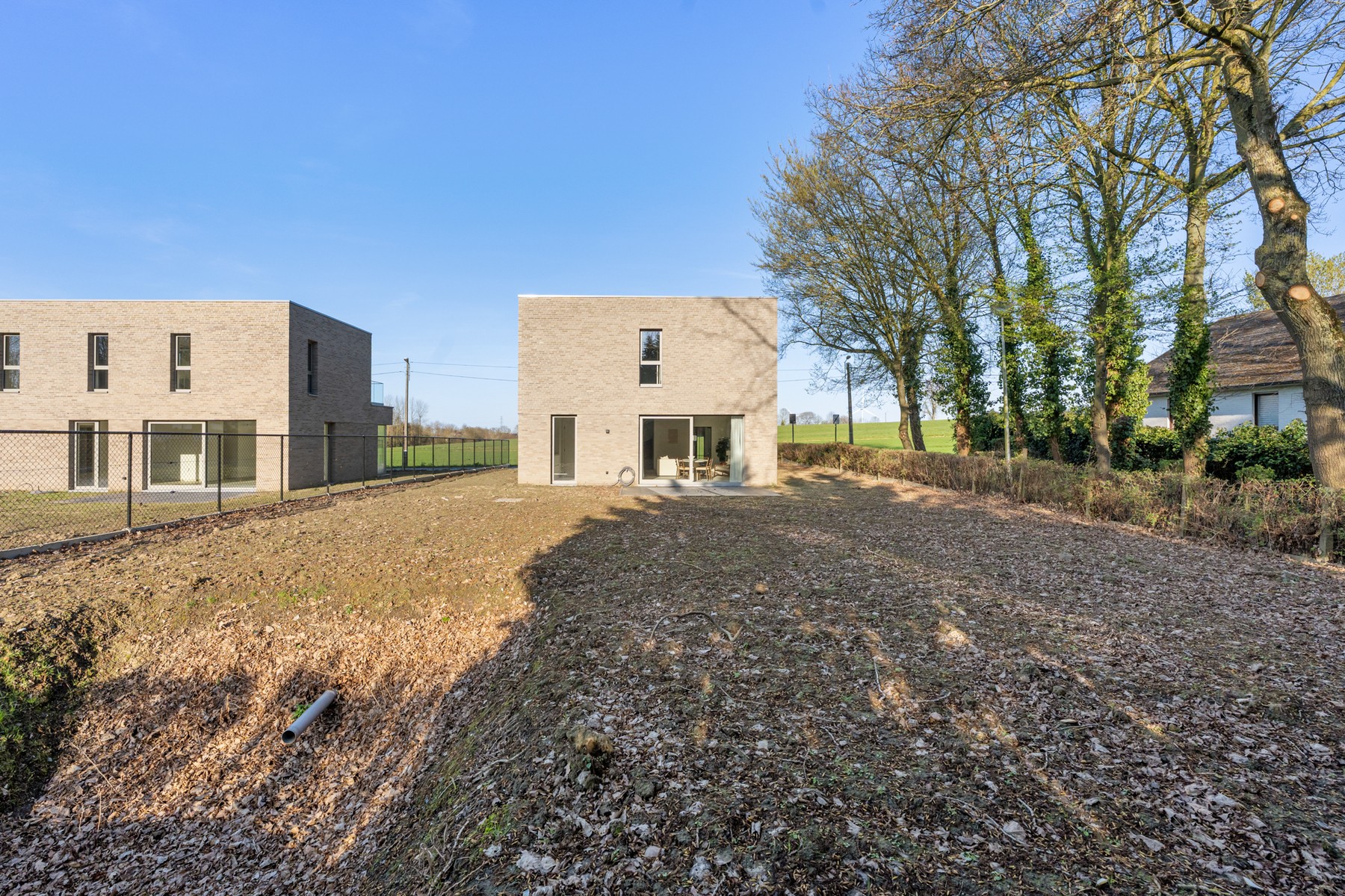 Lot 2 - photo 2