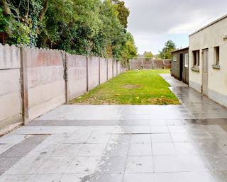 Nabij de dorpskern van Zingem treffen we deze ruime woning aan. De woning is ideaal gelegen, op wandelafstand van het openbaar vervoer (treinstation...