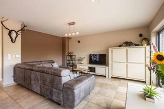 Pour une visite, appelez Saimen au 0470 79 24 20 ou envoyez un e-mail à : saimen@cornelis-partners.beVous recherchez une maison spacieuse, économe en...