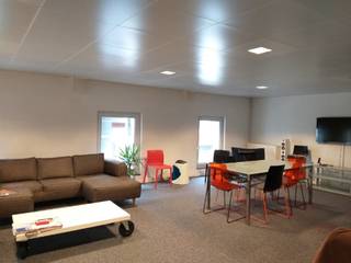 Immeuble de bureaux, rez-de-chausée commercial + 4 étages situé entre Congrès et le Parc Royale. Chaque étage fait 96m². L'immeuble est situé dans...