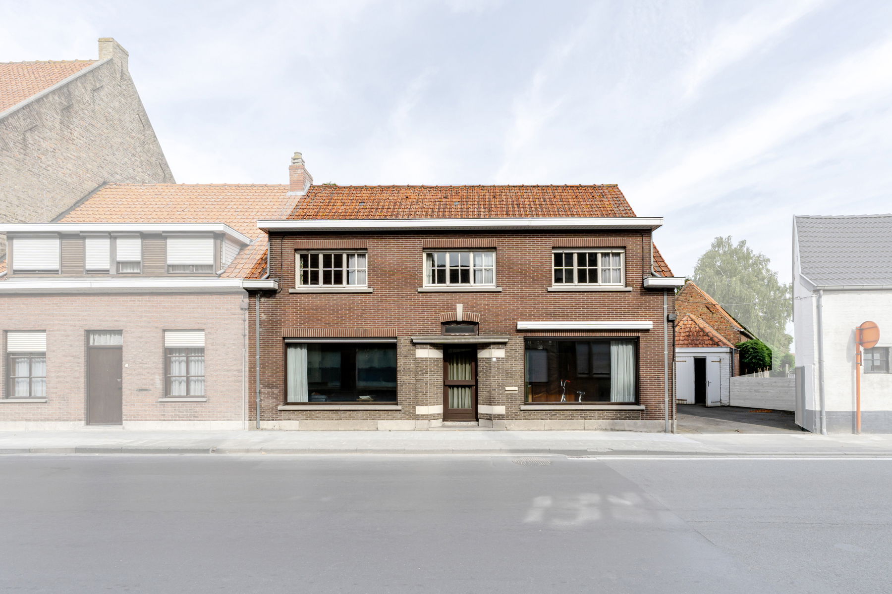 Ruime woning met meerdere bijgebouwen - foto 3