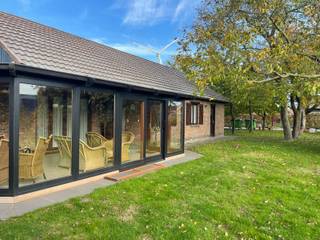 In een rustige straat in Sint-Kruis-Winkel, vlakbij Gent en met een vlotte verbinding naar de R4, bevindt zich deze verzorgde gelijkvloerse woning...