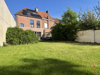 Karaktervolle woning met een mooie gevel op een boogscheut van het stadscentrum van Brugge. Dit mooie pand met een bewoonbare oppervlakte van 181...