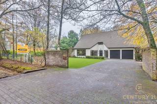 In een prachtig groene, rustige villawijk van Oud-Turnhout bevindt zich deze uitstekend onderhouden villa, gelegen op een royaal perceel van 2.789...