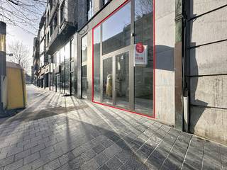 Bureau d'environ 121 m² à louer dans le centre de Courtrai. Le bâtiment est situé à deux pas de la Grote Markt et de la...