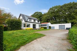 WILRIJK - Grens Edegem/Kontich: Villa met 4 slaapkamers op 11.662 grond, met groot magazijn 540m² en garage  BESCHRIJVING: Dit eigendom bevindt zich...