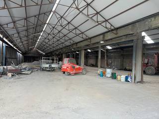 Dit pand situeert zich tussen Waregem en Zulte. Deze opslagruimte heeft een oppervlakte van ongeveer 1.680 m² en biedt diverse mogelijkheden...