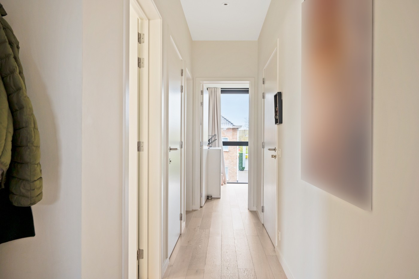 Instapklaar app. op 1ste verd. met 2 slpk., terras en autostaanplaats - foto 3