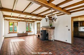 Située dans un quartier résidentiel et verdoyant de Bonheiden, cette maison de plain-pied bien entretenue offre une combinaison agréable...