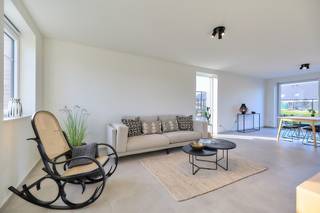 Hectaar bouwt energiezuinige halfopen nieuwbouwwoningen, gelegen in een rustige woonbuurt kortbij verschillende winkels, het station, scholen, enz. Hier geniet je van een groene, kindvriendelijke omgeving en woont toch vlakbij winkels, scholen, openbaar vervoer – ideaal voor wie op zoek is naar rust én bereikbaarheid.<br /><br />Bij elke woning krijgt de koper de kans om volledig inspraak te hebben in de inrichting en afwerking. In samenspraak met onze betrouwbare partnerleveranciers kies je zelf de materialen en afwerking volgens eigen smaak en budget – zo maak je van deze woning écht jouw thuis.<br /><br /><strong>Indeling van de woningen Lot 04;</strong><br />Gelijkvloers: Inkomhal met gastentoilet, lichtrijke leefruimte met grote raampartijen en open keuken (45,46m²), berging (7,55m²)<br />Verdieping: Nachthal met apart toilet, 3 ruime slaapkamers (15,5m² - 12,99m² - 9,3m²), badkamer met ligbad, inloopdouche en dubbele lavabo<br />Zolder: Ruime zolder bereikbaar via zolderluik – ideaal als extra berging of hobbyruimte <br /><br /><strong>Troeven van deze woningen:</strong>
<ul>
<li>Zuidwest gerichte tuin</li>
<li>Energiezuinig wonen</li>
<li>Vloerverwarming op het gelijkvloers</li>
<li>Zonnepanelen</li>
<li>Regenwaterput van 7.500L aangesloten op toiletten, wasmachine en buitenkraan</li>
<li>Mogelijkheid tot plaatsen carport</li>
<li>Ruwbouwwerken reeds gestart</li>
</ul>
<br />Wens je een woning op maat, met aandacht voor licht, ruimte en energiezuinigheid? Contacteer ons vandaag nog voor meer informatie of een afspraak op kantoor te Ternat.
