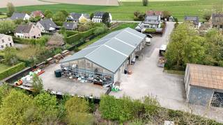 Deze polyvalente opslagplaats of atelierruimte is gelegen op een ruim perceel van meer dan 4.000 m² in Middelburg, deelgemeente van Maldegem.Dankzij...