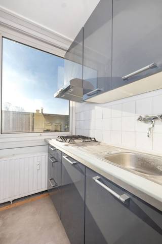 SINT-GILLIS, wijk Stefanieplein – Gelegen in het hart van een gegeerde buurt, zal deze studio van ± 31 m² op de 4ᵉ verdieping van een goed...