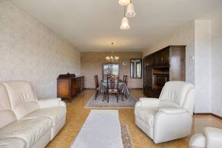 Are you interested in this property for sale in Merksem? Don't hesitate to contact us. Dewaele Merksem at Lambrechtshoekenlaan 183 is happy to be at your service. Would you like a free property estimate? Call us for an informal conversation or mail to yannick.schnorbusch@dewaele.comEPC: 144 kWh/m²EPC: Register of measures: no