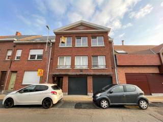 Mooi appartement te Wevelgem, op de tweede verdieping. Inkom, living met mooi uitzicht, kleine ingerichte keuken met frigo (en kleine...