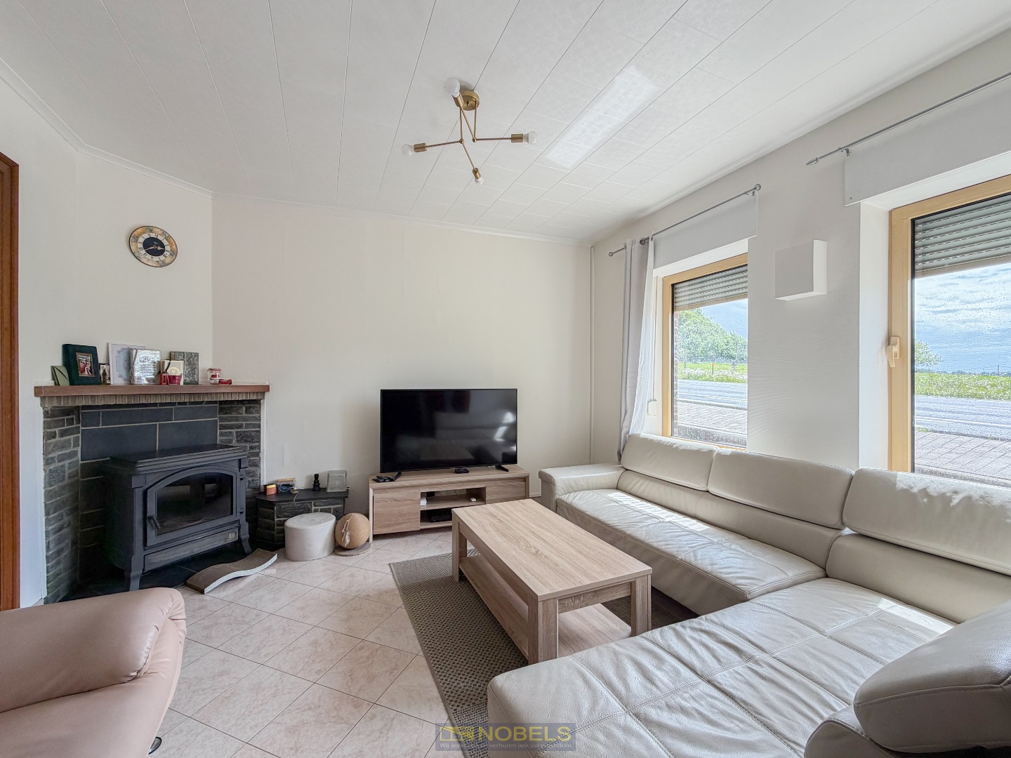Te koop, Instapklare gezinswoning met garage en prachtig verzicht te Ronse! - photo 2