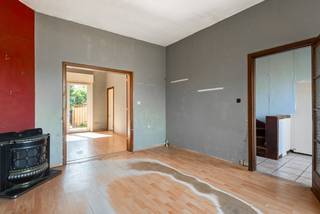 Bent u op zoek naar een totaal te renoveren woning met 3 slaapkamers in Wijnegem nabij scholen, openbaar vervoer en het Wijnegem Shopping Center?...