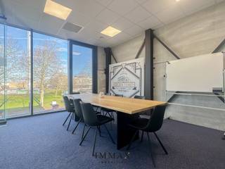 Vlot bereikbare kantoorruimte van 150 m² in recent gebouw (2021).Het kantoor is gelegen op de 1ste verdieping van het gebouw en werd volledig...