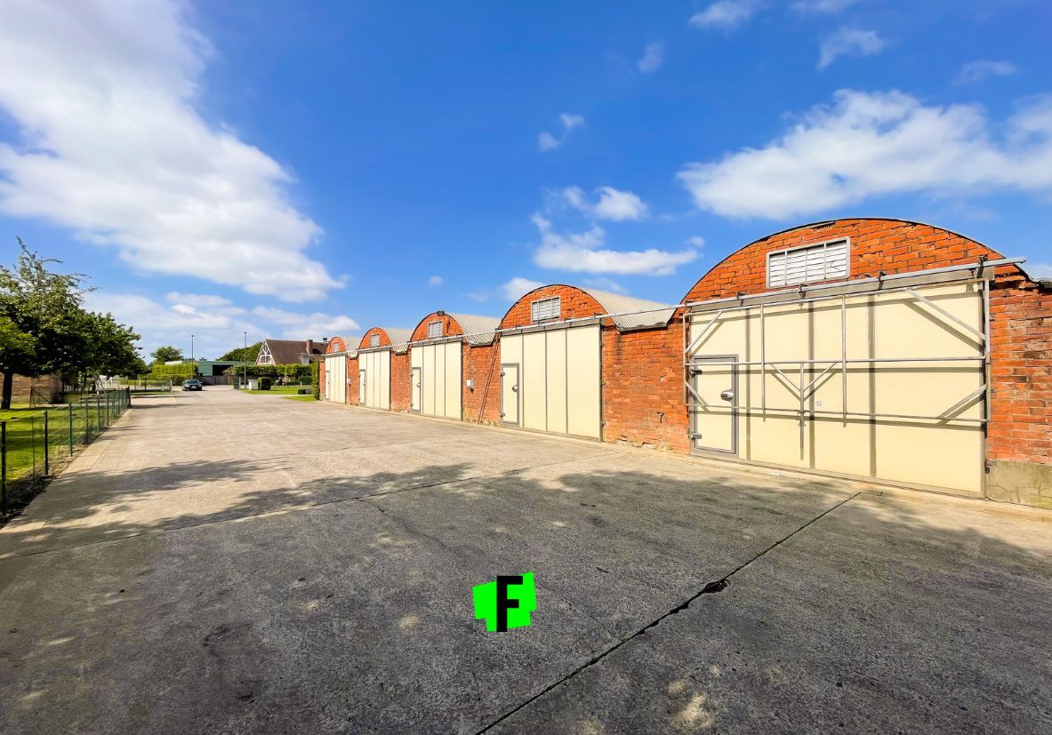 Ruime opslagruimtes van 110m² op gunstige locatie te Wingene - foto 1