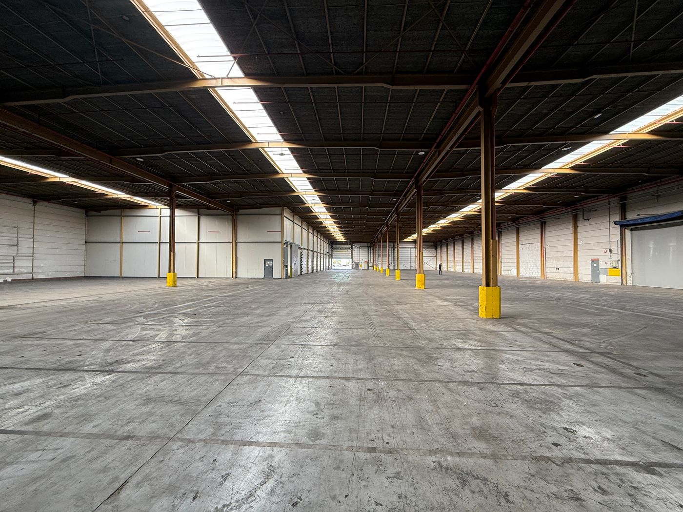 3.664 m² opslagruimte met mogelijkheid tot kantoren NAAST knooppunt E17/E40/R4 - foto 3