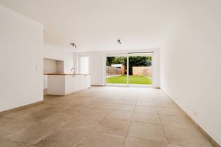 MODERNE NIEUWBOUWWONING MET 4 SLAAPKAMERS, TUIN EN GARAGEOntdek deze prachtige nieuwbouwwoning met een bewoonbare oppervlakte van maar liefst 270 m²,...