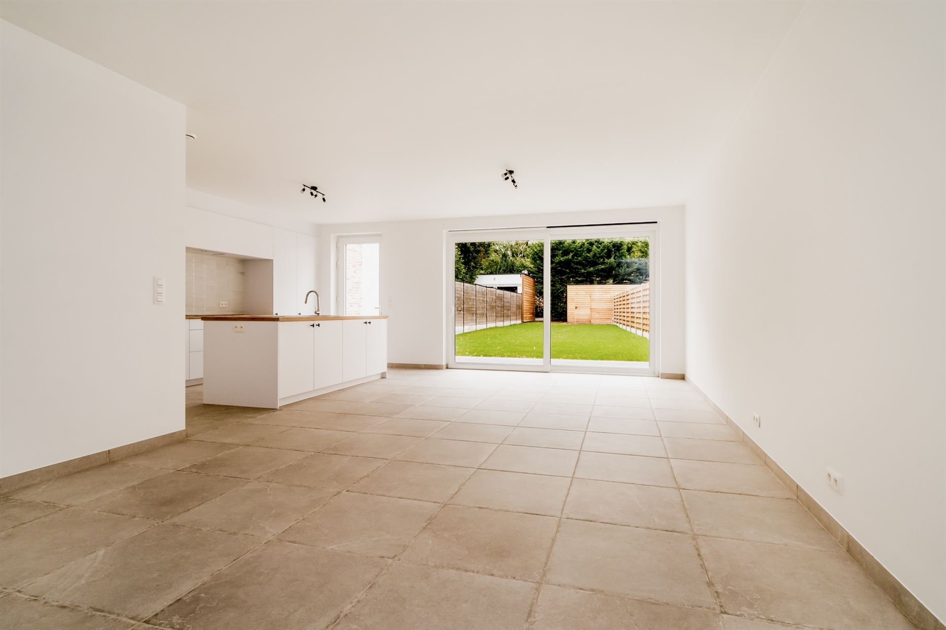 Moderne nieuwbouwwoning met 4 slpkm, tuin en garage  - foto 2