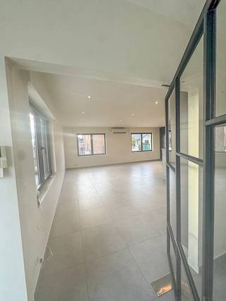 Adres : Hazestraat 36, 9620 Zottegem ( Sint-Maria- Oudenhove).Ontdek deze instapklare halfopen bebouwing in de Hazestraat 36 te Zottegem. Met een...