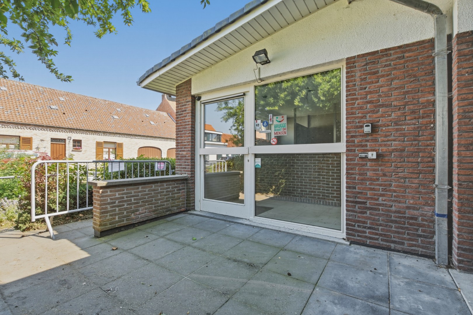 Voormalig dienstencentrum met ruime indeling en residentieel potentieel - Lissewege - foto 4