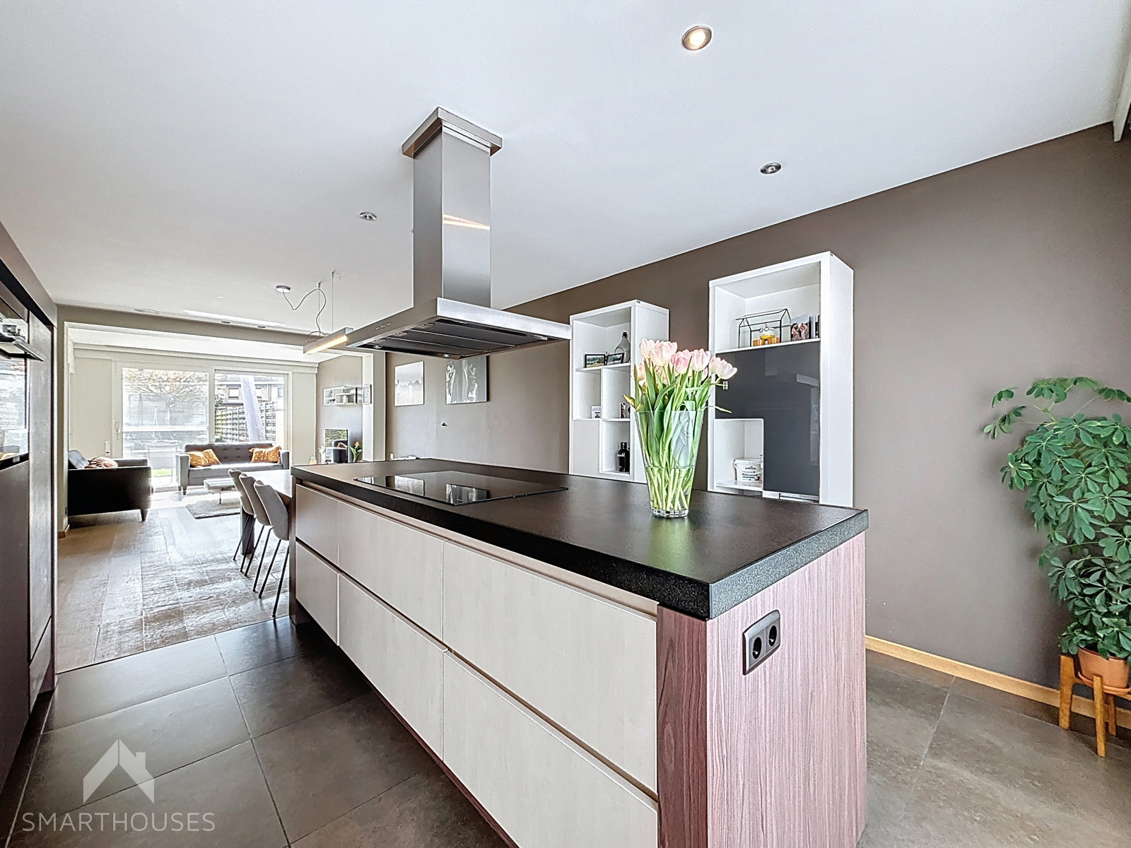 Instapklare ruime halfopen woning met 4 slpks en garage - foto 4