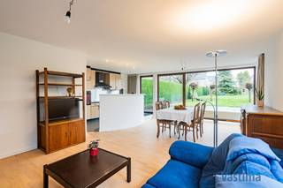 Ontdek deze uitzonderlijk ruime halfopen woning in Lede: de perfecte keuze voor gezinnen die comfortabel en levenslang willen wonen...