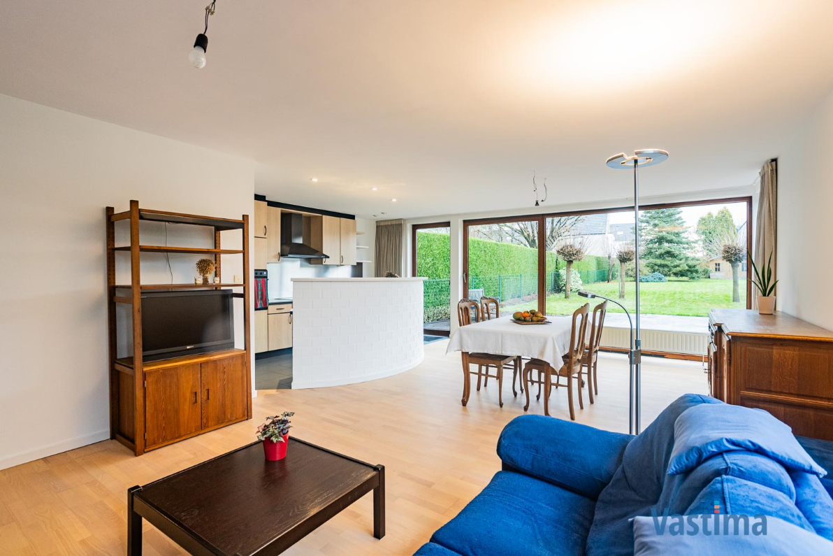 Ruime halfopen gezinswoning met praktijkruimte en tuin - foto 3