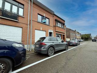 Gelegen in het hart van Hoegaarden, op wandelafstand van winkels, scholen en openbaar vervoer en met een vlotte verbinding naar de autosnelweg...