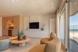 Res. Gros Venor.Prachtig en luxueus gerenoveerd (2025) appartement met 3 slaapkamers, dat profiteert van een zeer breeds zijdelings zeezicht over het...