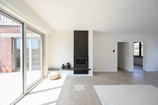 Dit ruim en kwalitatief afgewerkt éénslaapkamerappartement met een bewoonbare oppervlakte van ca. 71 m² is gelegen in de Guido Gezellelaan op...