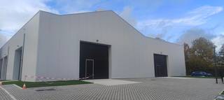 Unité PME nouvellement construite de 280 m² à louer, très bien située près de l'industriel Steenweg Asse avec un accès facile à l'E429.L'unité a une...